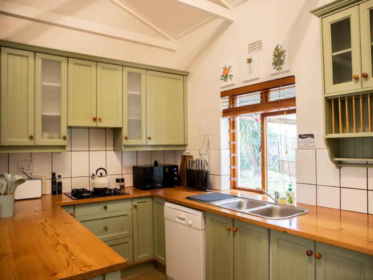 Arkelshoek Cottages Стеленбош Стая снимка